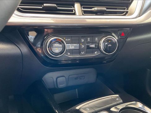 Used 2025 Chevrolet Trax ACTIV FWD image 33