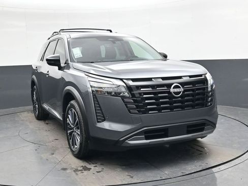 New 2026 Nissan Pathfinder Platinum image 2