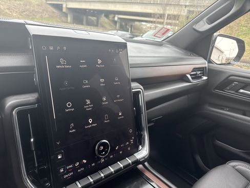 Used 2025 GMC Yukon Denali image 25