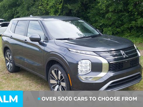 Used 2025 Mitsubishi Outlander SE FWD image 3