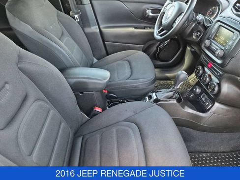 Used 2016 Jeep Renegade Latitude AWD/4WD image 29