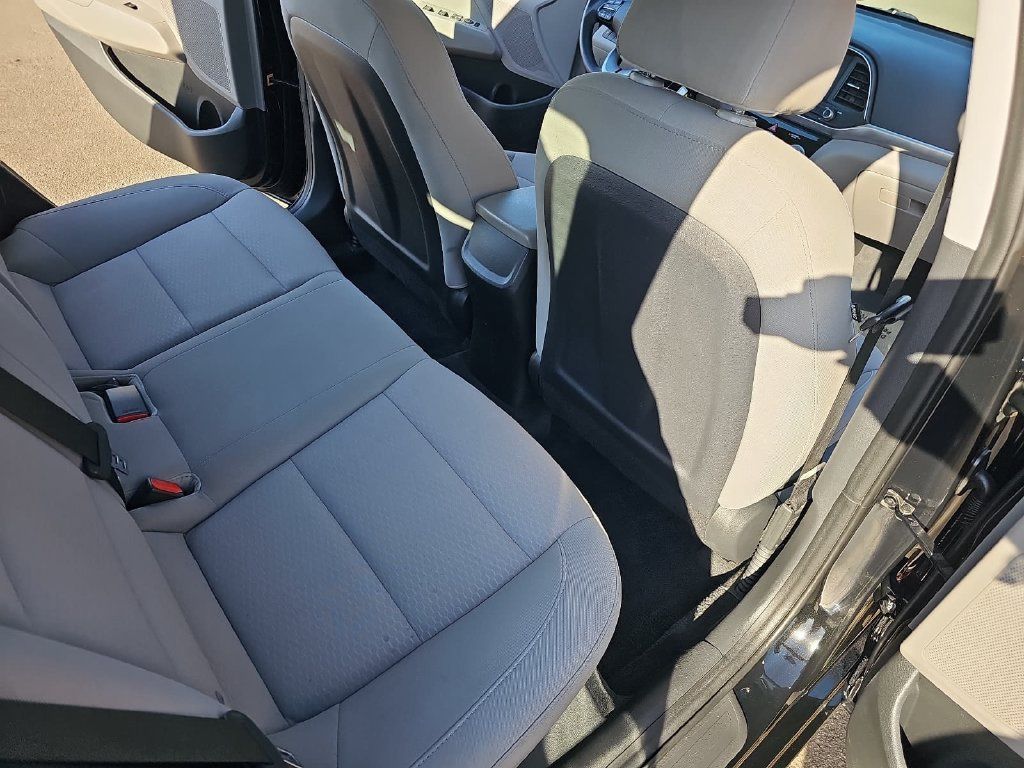 Used 2019 Hyundai Elantra SE FWD image 11