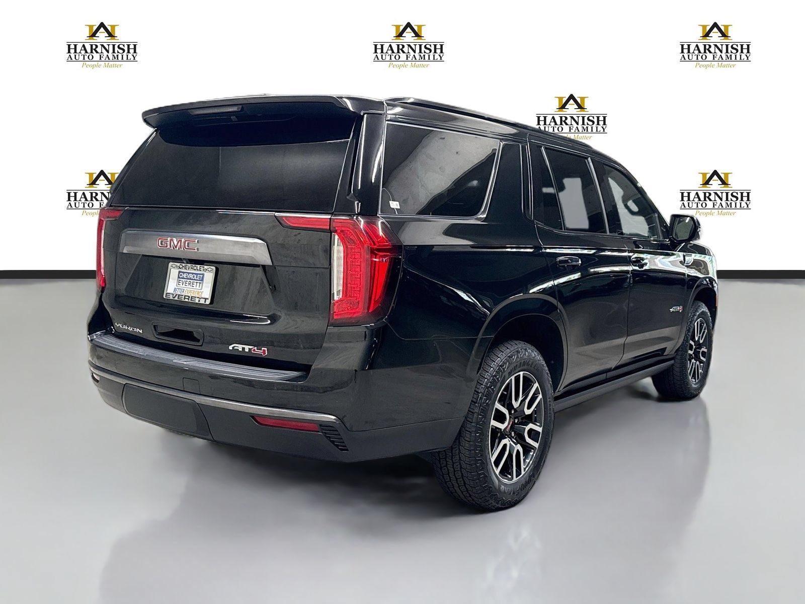 Used 2023 GMC Yukon AT4 w/ AT4 Premium Package AWD/4WD image 5