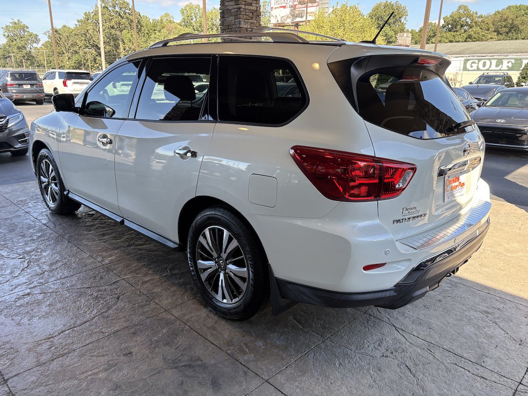 Used 2017 Nissan Pathfinder SL w/ SL Tech Package FWD image 8