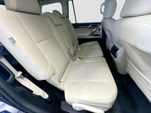Used 2023 Lexus GX 460 Premium image 14