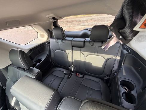Used 2025 Honda Pilot Elite image 15