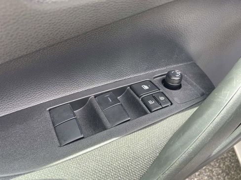 Used 2025 Toyota Corolla LE FWD image 17