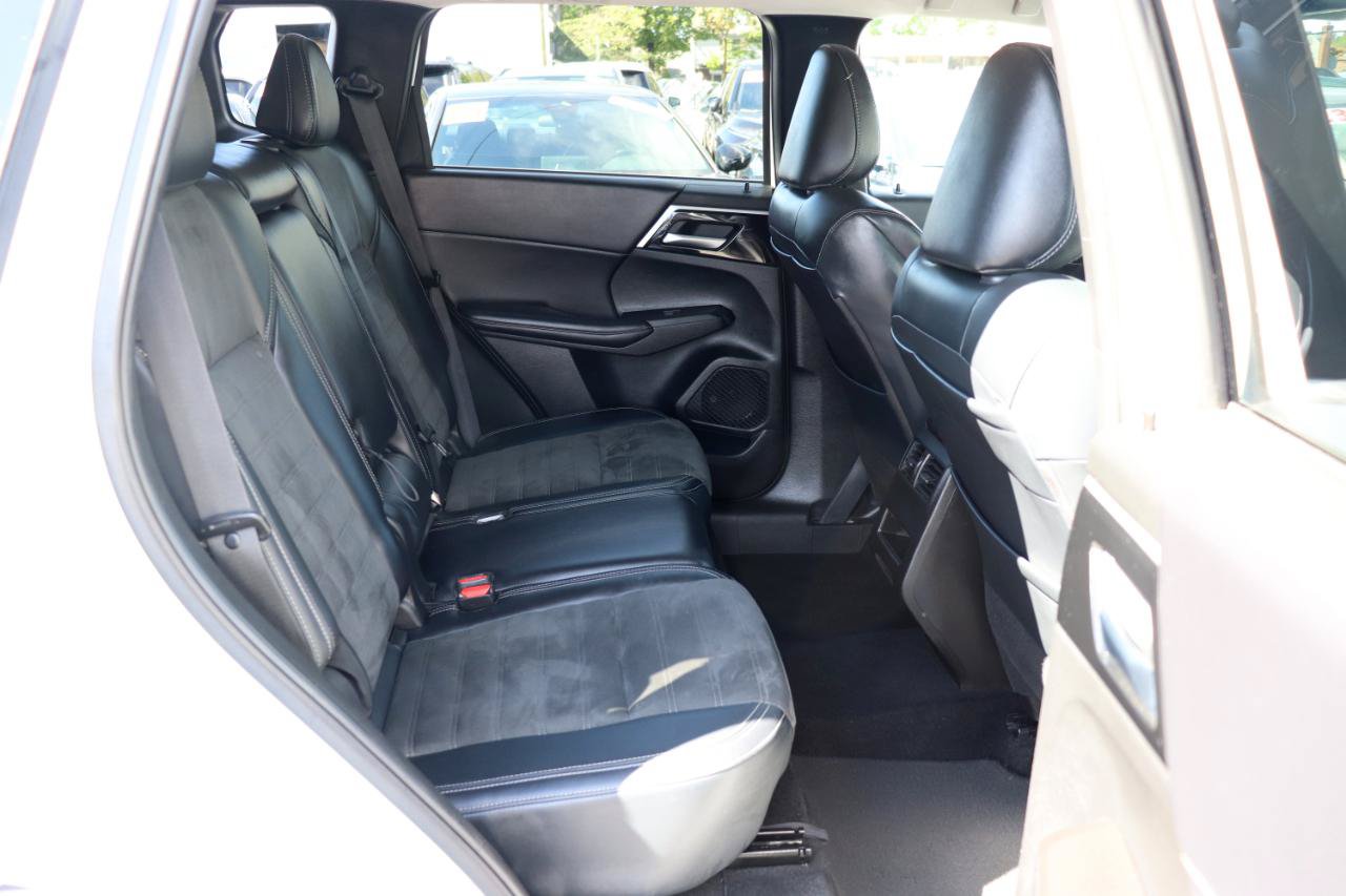 Used 2024 Mitsubishi Outlander FWD image 15