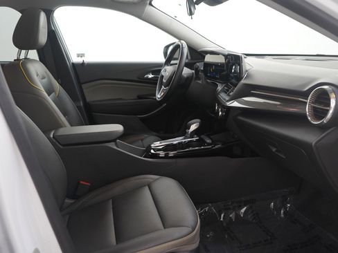 Used 2024 Chevrolet Trax ACTIV w/ Sunroof Package image 12