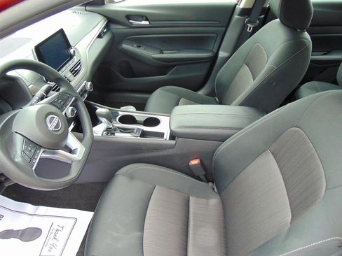 Used 2024 Nissan Altima 2.5 SV image 18