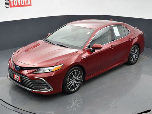 Used 2021 Toyota Camry XLE w/ Cold Weather Package image 27