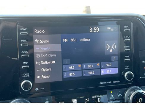 Used 2021 Toyota Highlander LE FWD image 27