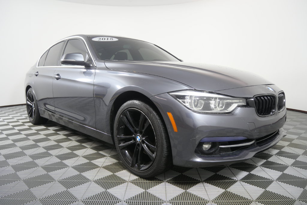 Used 2018 BMW 330i Sedan w/ Convenience Package RWD image 2