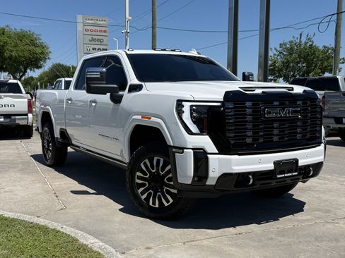 Used 2025 GMC Sierra 2500 Denali Ultimate image 2