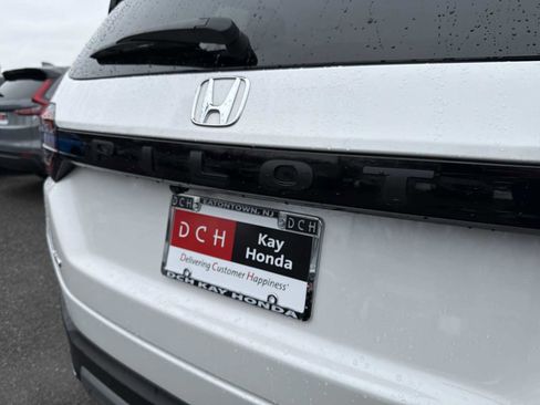 Certified 2025 Honda Pilot Elite image 18