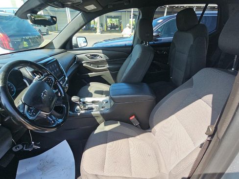 Used 2023 Chevrolet Traverse LT FWD image 8