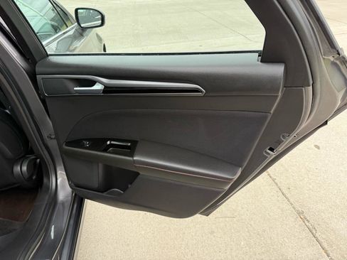 Used 2014 Ford Fusion SE w/ Equipment Group 201A image 23