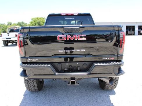 Used 2025 GMC Sierra 2500 AT4 w/ AT4 Premium Plus Package AWD/4WD image 9