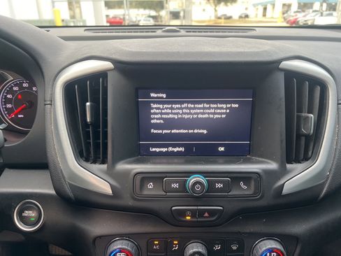 Used 2023 GMC Terrain SLE w/ Driver Convenience Package image 11