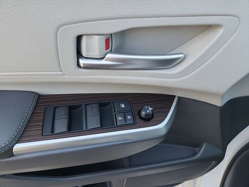 Used 2022 Toyota Sienna XLE image 4