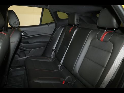 Used 2024 Chevrolet Trax RS w/ Sunroof Package FWD image 26
