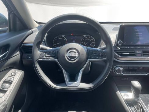 Used 2024 Nissan Altima 2.5 SV FWD image 12