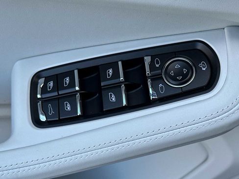 New 2025 Porsche Macan image 13