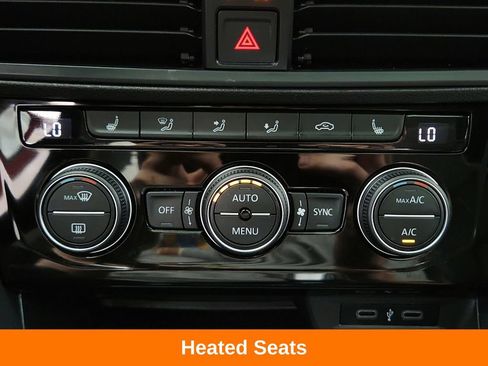 Used 2023 Volkswagen Jetta SE w/ Panoramic Sunroof Package FWD image 17