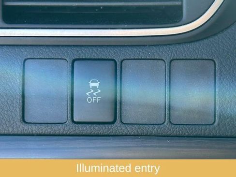 Used 2015 Toyota Camry LE image 21