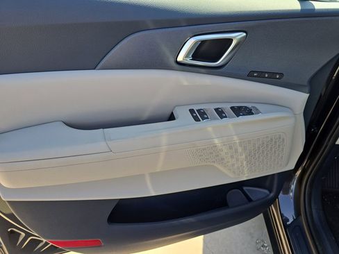 New 2026 Kia Carnival EX image 18