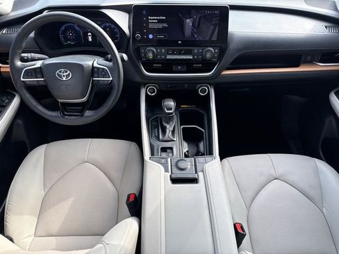 Used 2024 Toyota Grand Highlander AWD Hybrid image 12