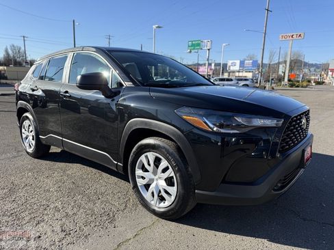 Used 2023 Toyota Corolla Cross L image 1