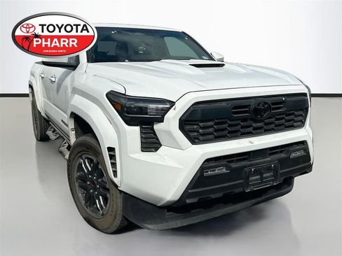 Used 2025 Toyota Tacoma TRD Sport image 1