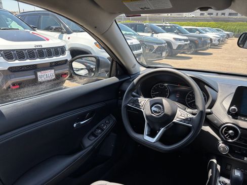 Used 2025 Nissan Sentra SV FWD image 32