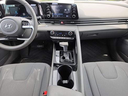 Used 2021 Hyundai Elantra SEL w/ Convenience Package FWD image 17