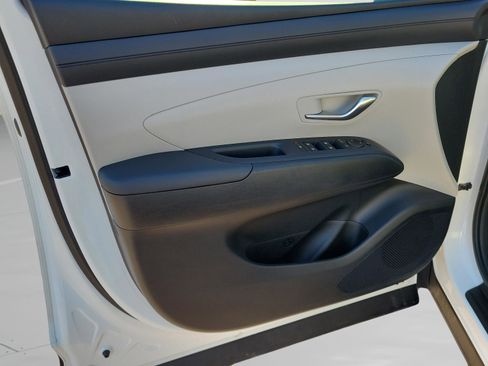 Certified 2025 Hyundai Tucson SE image 18