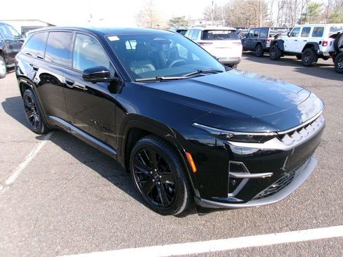 Used 2024 Jeep Wagoneer Launch Edition image 2