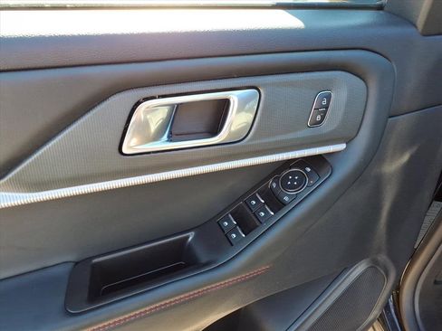 Used 2025 Ford Explorer ST-Line w/ ST-Line Street Pack image 18