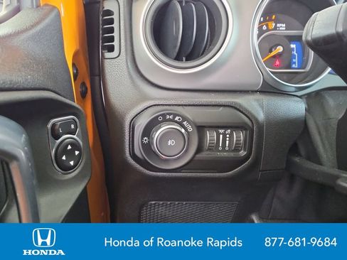Used 2021 Jeep Wrangler Unlimited Sport AWD/4WD image 25