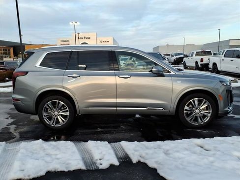 Used 2025 Cadillac XT6 Premium Luxury image 30