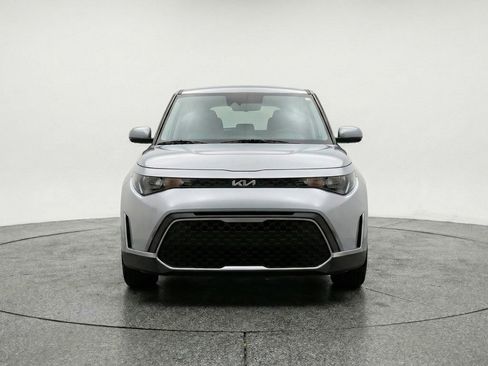 Used 2025 Kia Soul LX w/ LX Technology Package image 2