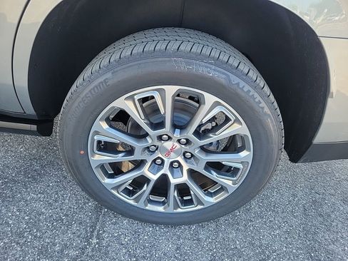 New 2026 GMC Yukon Denali image 8