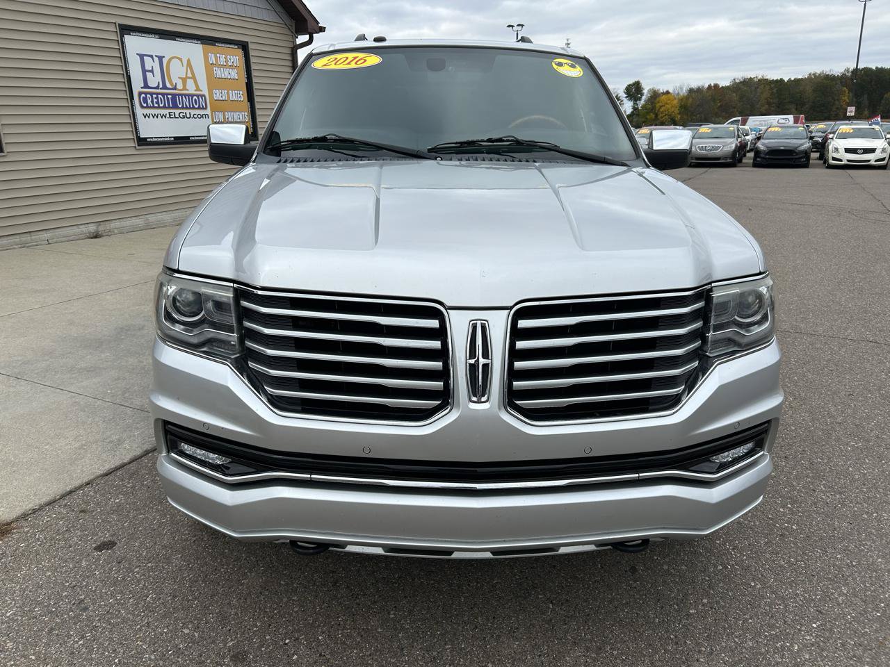 Used 2016 Lincoln Navigator L Select RWD image 2