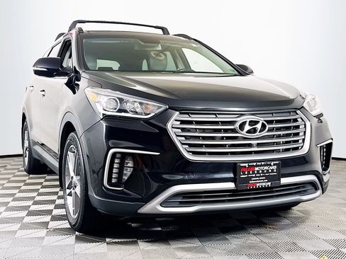 Used 2017 Hyundai Santa Fe SE image 1