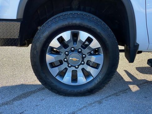 Used 2025 Chevrolet Silverado 2500 Custom w/ Custom Value Package image 30