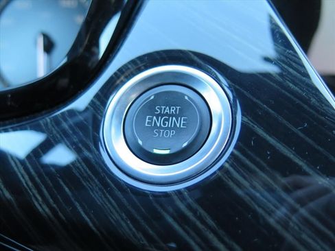 Used 2025 Cadillac XT6 Premium Luxury image 19