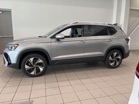 New 2025 Volkswagen Taos SE image 4