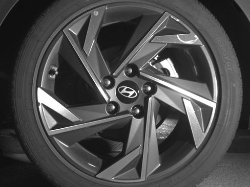 Used 2025 Hyundai Elantra SEL FWD image 14