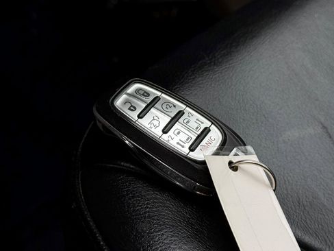 Used 2017 Chrysler Pacifica Touring-L image 34