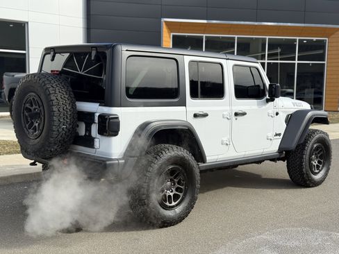 Used 2023 Jeep Wrangler Unlimited Sport AWD/4WD image 2